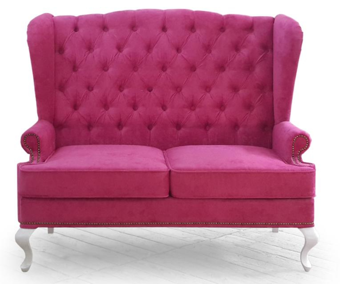 Розовый диван